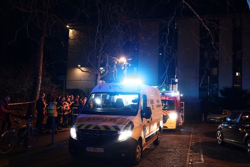 Cel puțin 12 oameni au fost răniți după ce o grenadă a fost aruncată într-un bar din Grenoble, în Franța