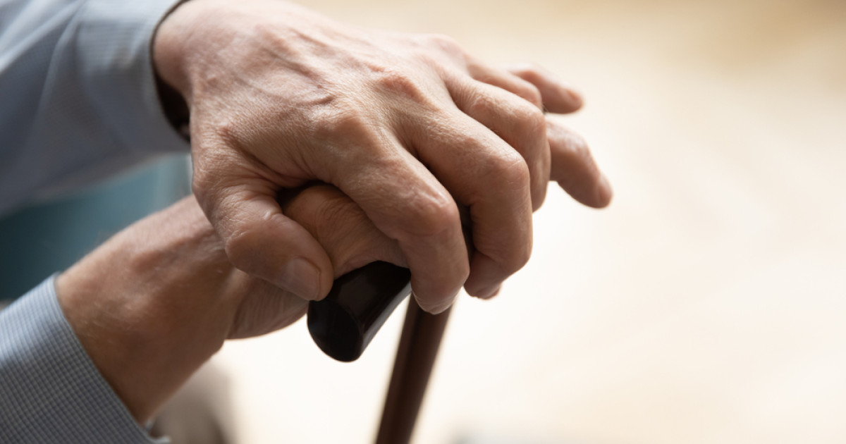 Guvernul prelungește facilităţile de transport pentru pensionari