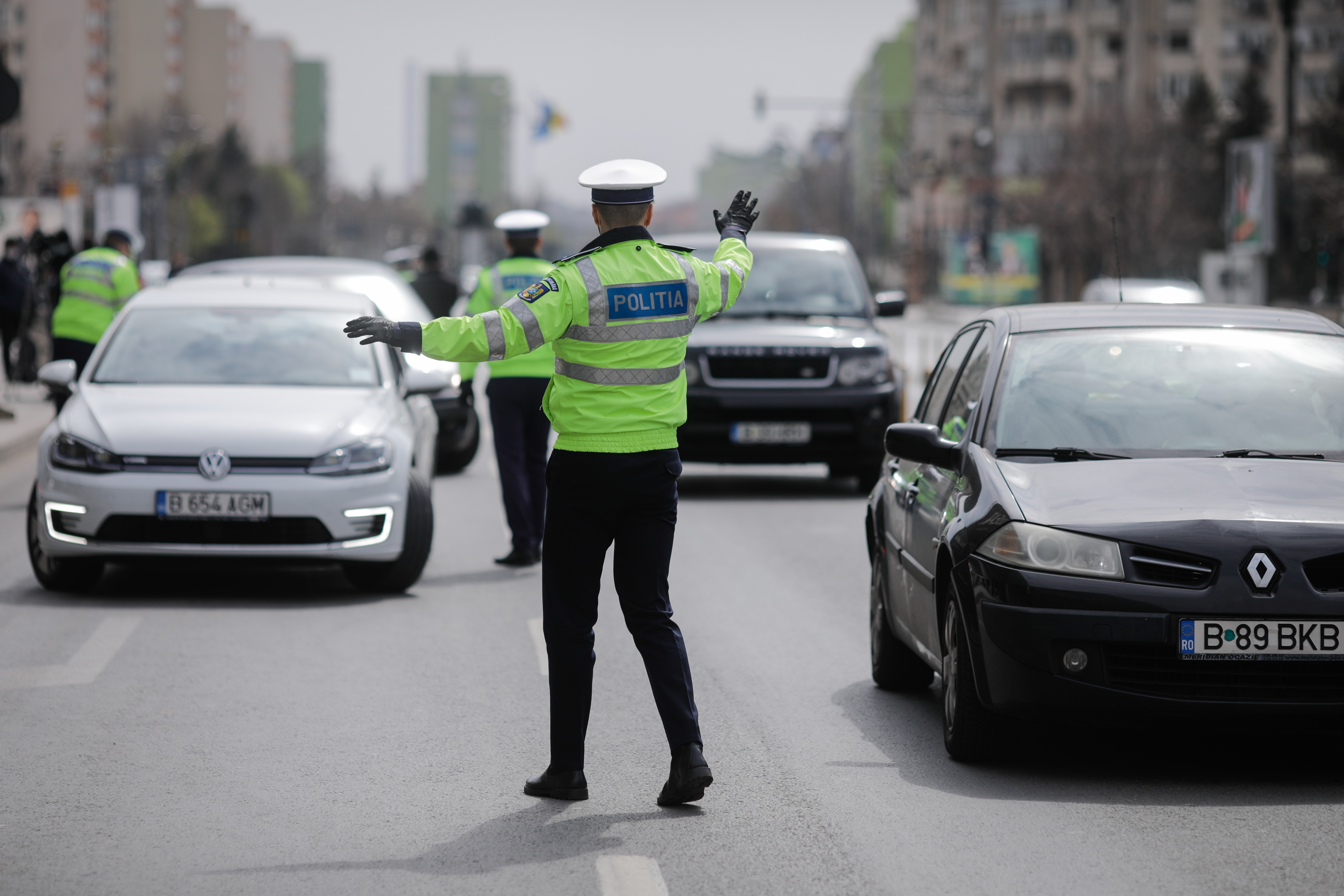 Ce restricții și obligații au șoferii din România. Care sunt limitele de viteză și ce sancțiuni riscă conducătorii auto