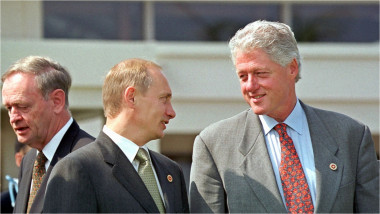 Vladimir Putin vorbește cu Bill Clinton