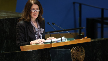 Dorothy Shea sustine un discurs la onu