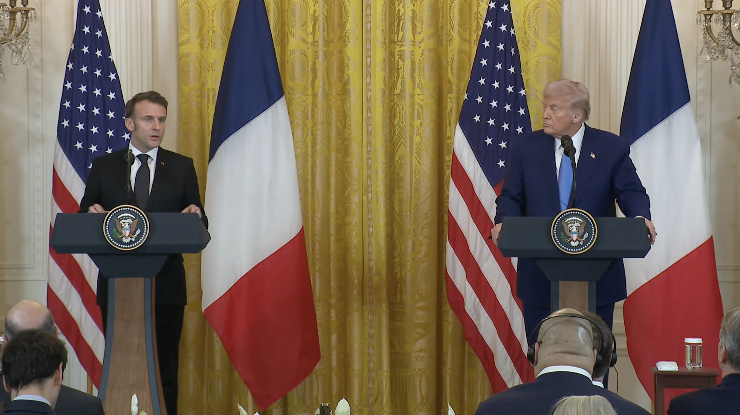 Macron discută cu Trump la Casa Albă. Președintele SUA: „Țările europene ar trebui să contribuie la asigurarea păcii”