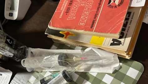 Anchetă după ce un vârstnic de la un azil ilegal a murit în drum spre spital. Piedone: Primeau medicamente expirate de 3-4 ani