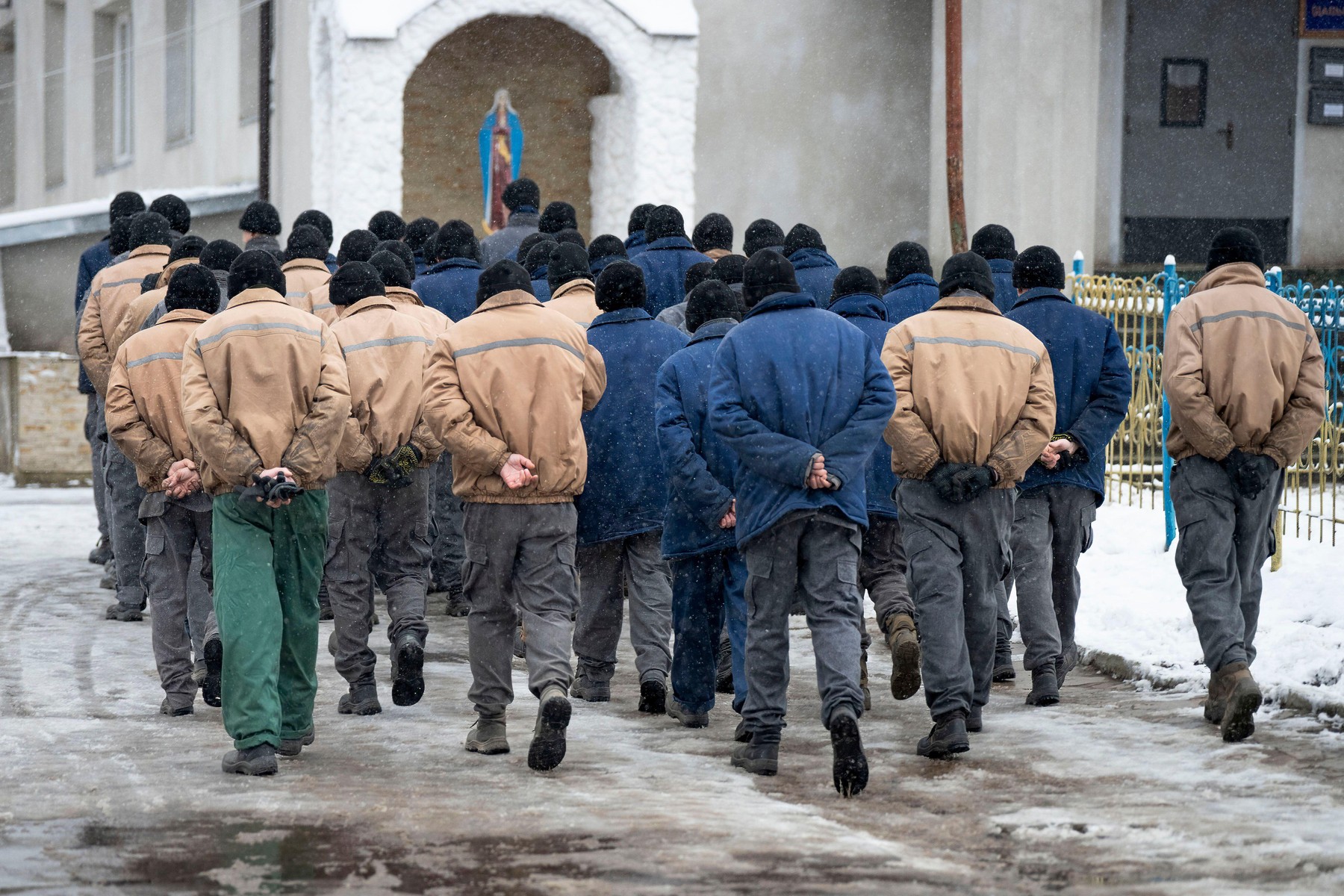 Peste 100 de foști oficiali și parlamentari ruși au luptat pe front pentru a ieși din închisoare