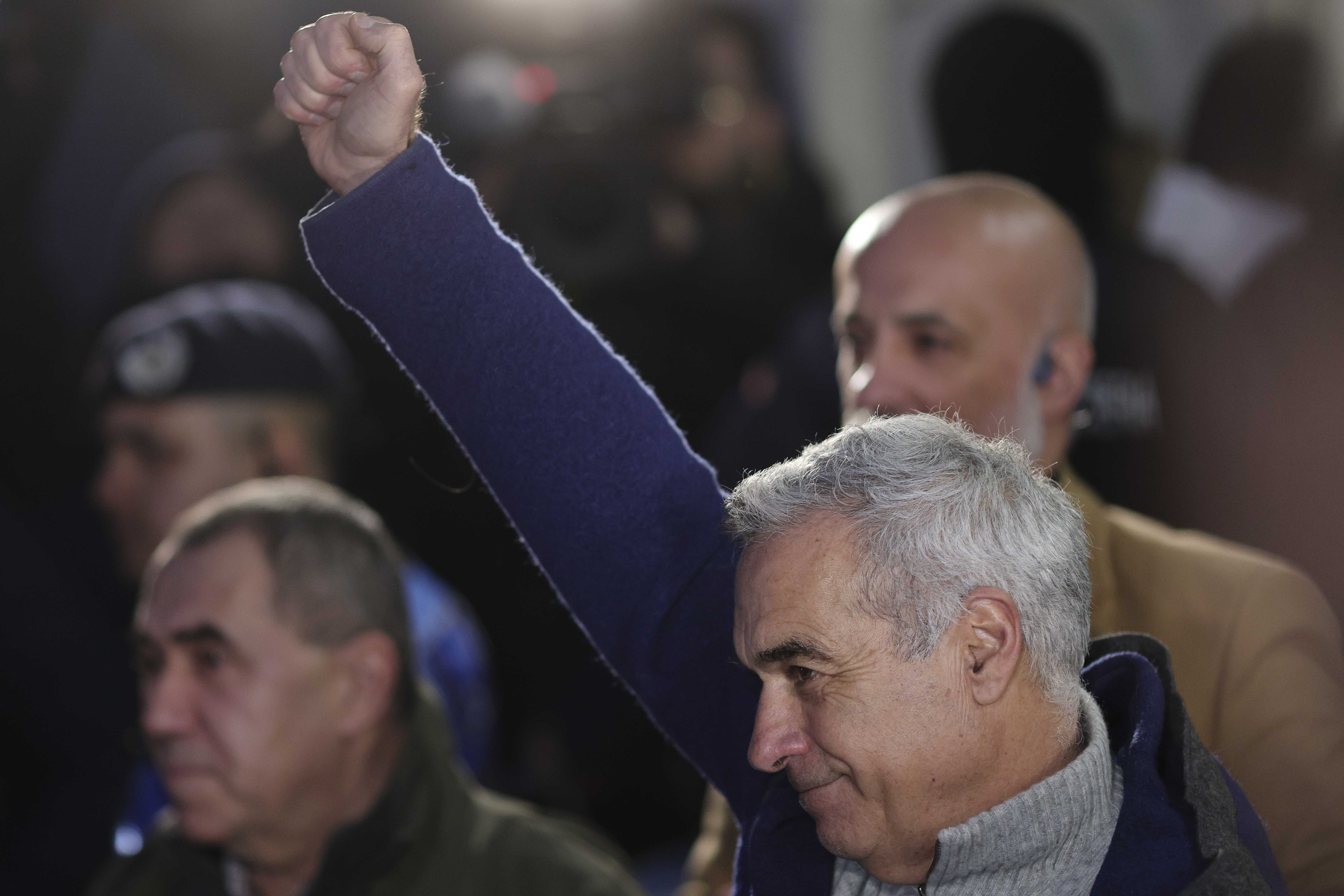 Mesaje similare transmise de Călin Georgescu și generalul vizat de dosarul de trădare: „Este inutil să ne susținem doar pe Facebook”