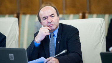 Tudorel Toader la o sedinta