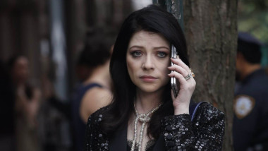 Michelle Trachtenberg vorbeste la telefon