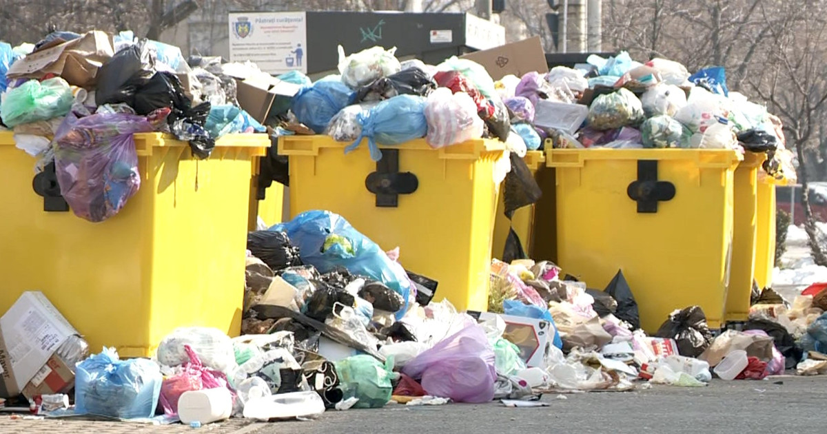 Primăria Ploiești sancționată cu 100.000 de lei pentru criza de salubritate