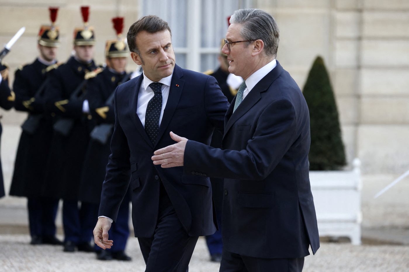 Italia, nemulțumită de pozițiile lui Macron și Starmer privind Ucraina: „Contingentele militare nu se trimit ca faxurile”