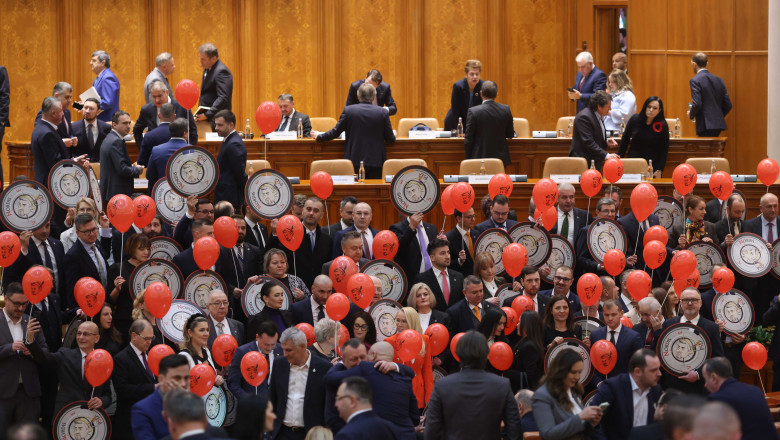 Dezbateri la moțiunea de cenzură împotriva Guvernului Ciolacu