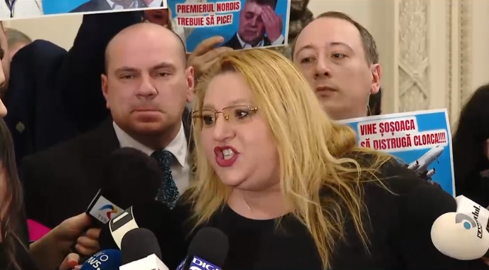 Șoșoacă, limbaj suburban și jigniri la adresa unei jurnaliste Digi24, în Parlament. Reacția șocantă a liderei SOS