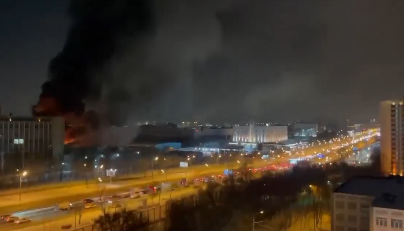 Incendiu la Moscova: Institutul Lebedev, cuprins de flăcări uriașe, în timp ce înăuntru s-au auzit explozii