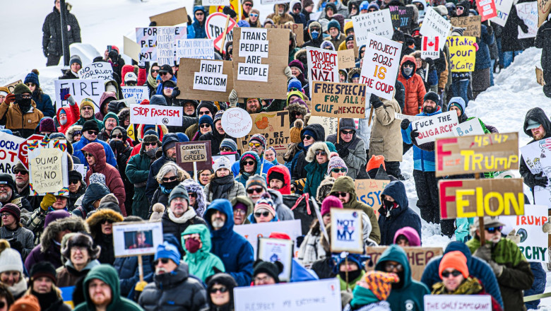 Demonstranți anti Trump și Musk