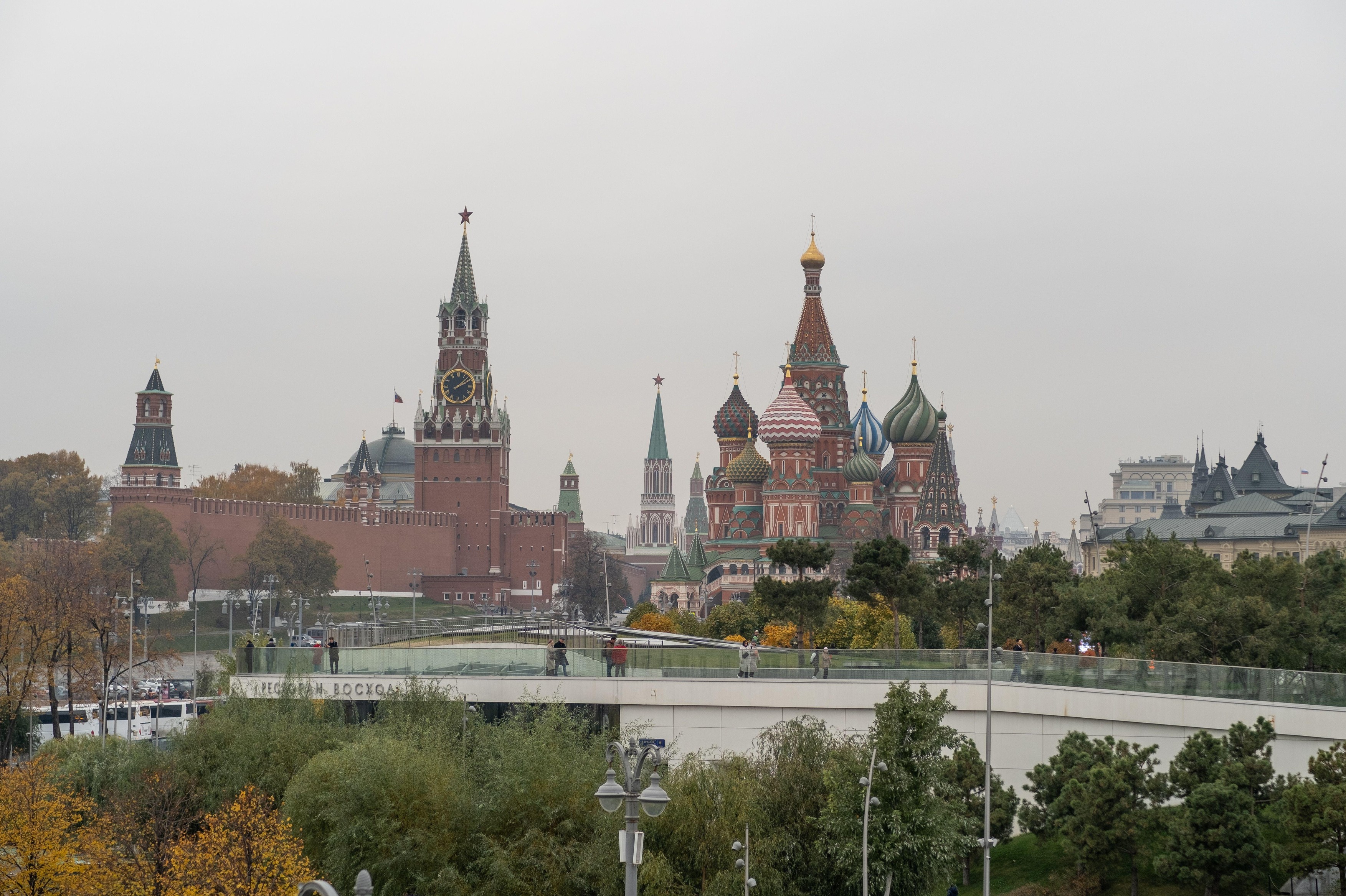 Cum ajută UE și SUA mașinăria de război a lui Vladimir Putin: miliarde de euro sunt pompate în economia Rusiei