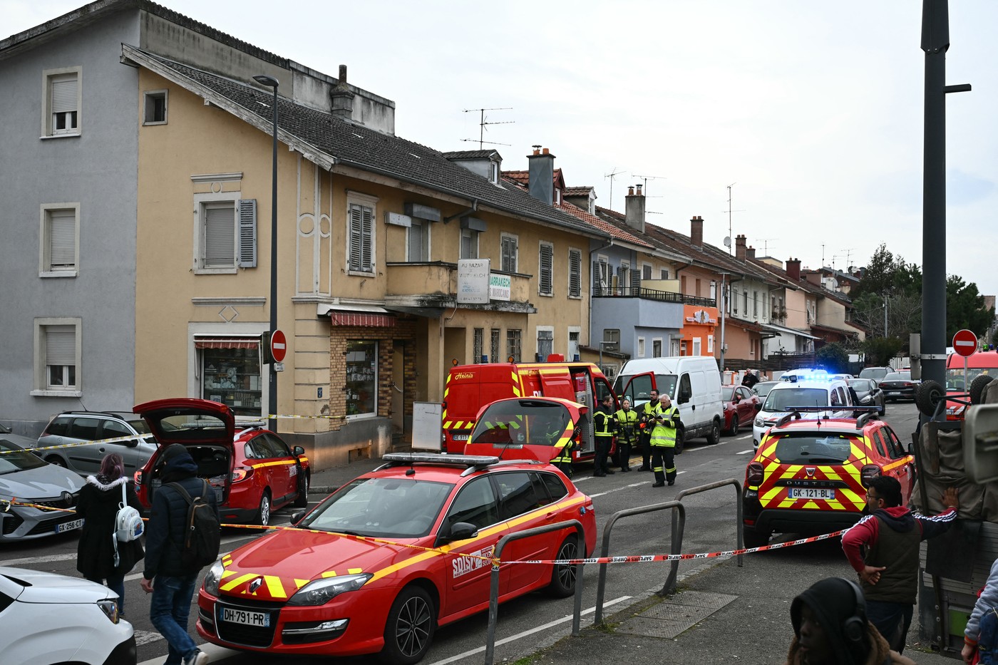 Atac în Franța: O persoană a murit și doi polițiști au fost răniți. Suspectul era pe lista celor care prezintă risc de „terorism”