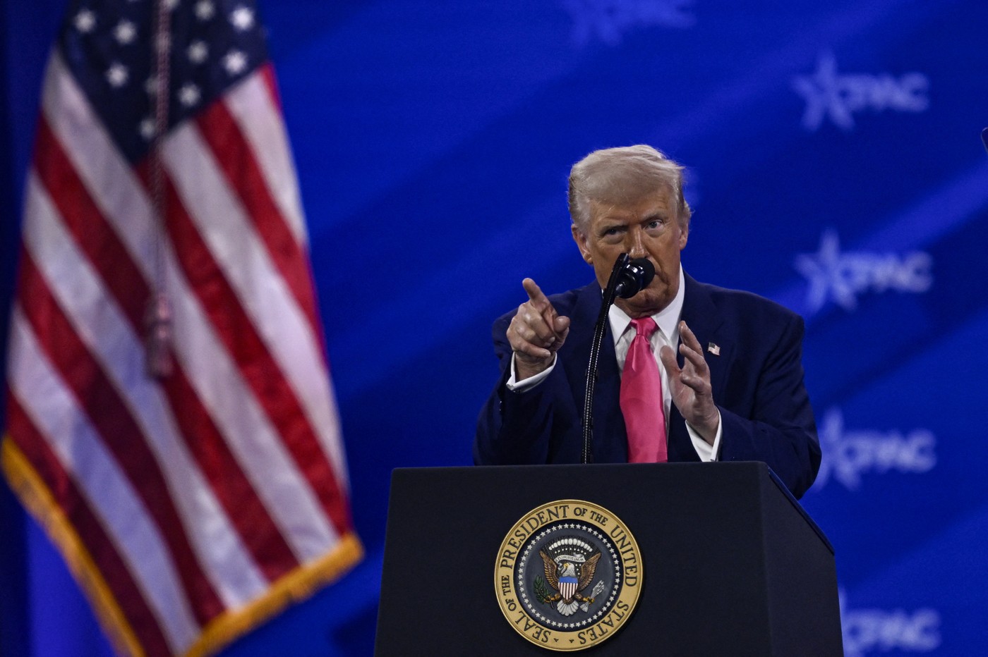 Trump spune că încearcă „să recupereze banii” din ajutorul american pentru Ucraina. „Pământuri rare și petrol, orice putem obține”