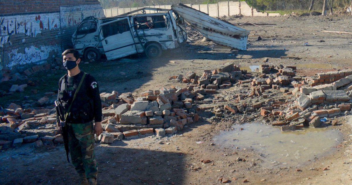 Atentat sinucigaș devastator în Pakistan: 12 morți și 30 de răniți