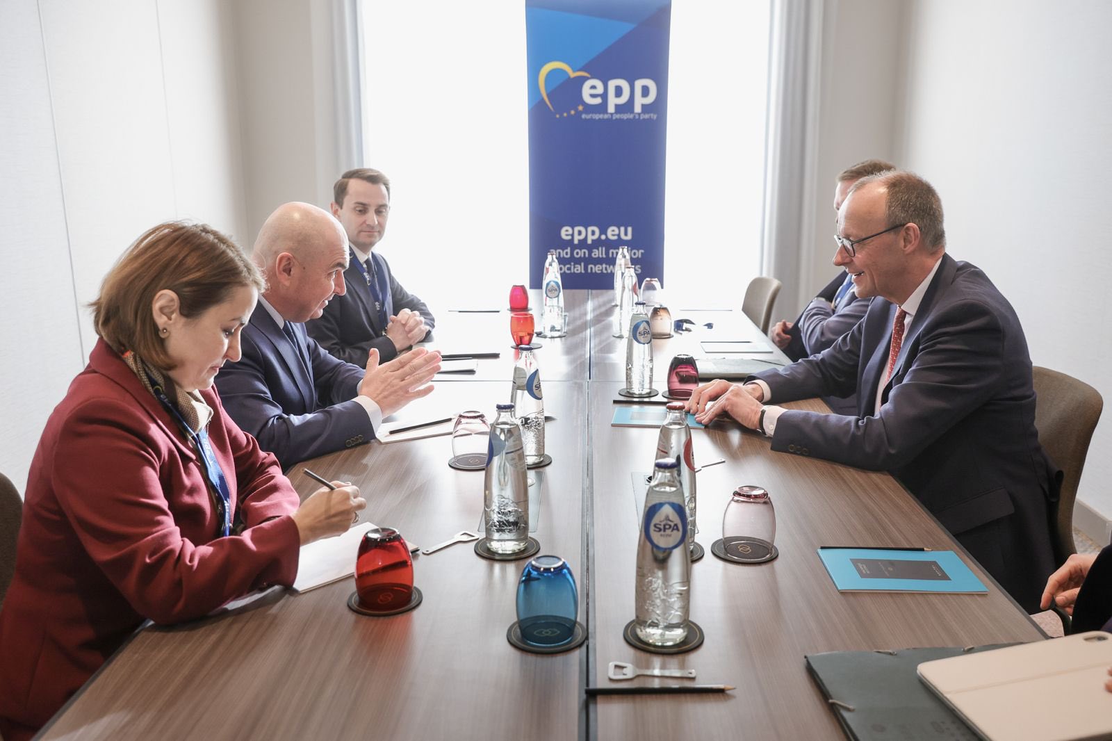 Ilie Bolojan, întâlniri la Bruxelles cu șeful PPE, cu viitorul cancelar al Germaniei și cu premierul polonez. Temele discuțiilor
