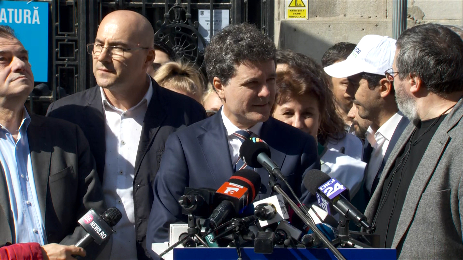 Nicușor Dan și-a depus candidatura la prezidențiale: „Este rolul preşedintelui să adune toate energiile pentru a face o țară puternică”