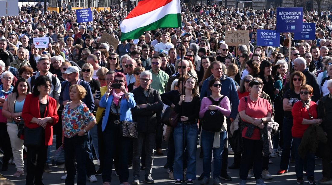 Mii de persoane au manifestat la Budapesta pentru servicii de sănătate mai bune