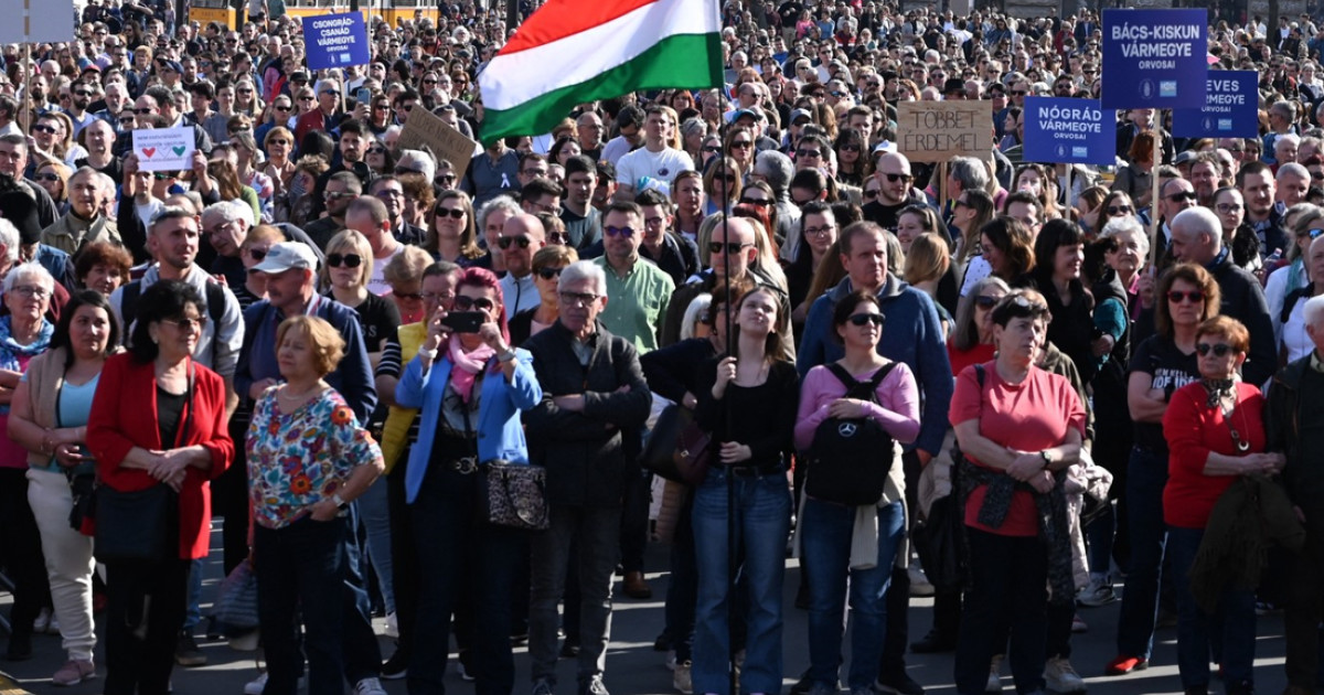 Proteste masive la Budapesta pentru reforma sistemului de sănătate