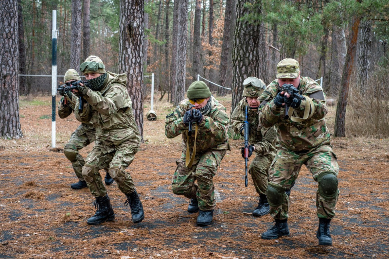 Voluntari Ucraina antrenament