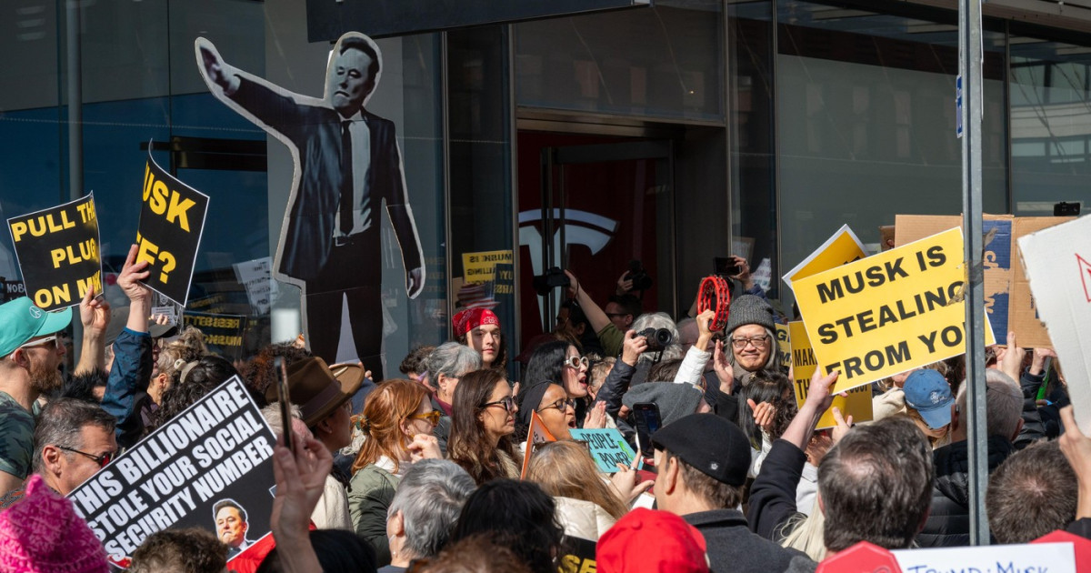 Proteste împotriva lui Elon Musk: Nouă arestări la New York