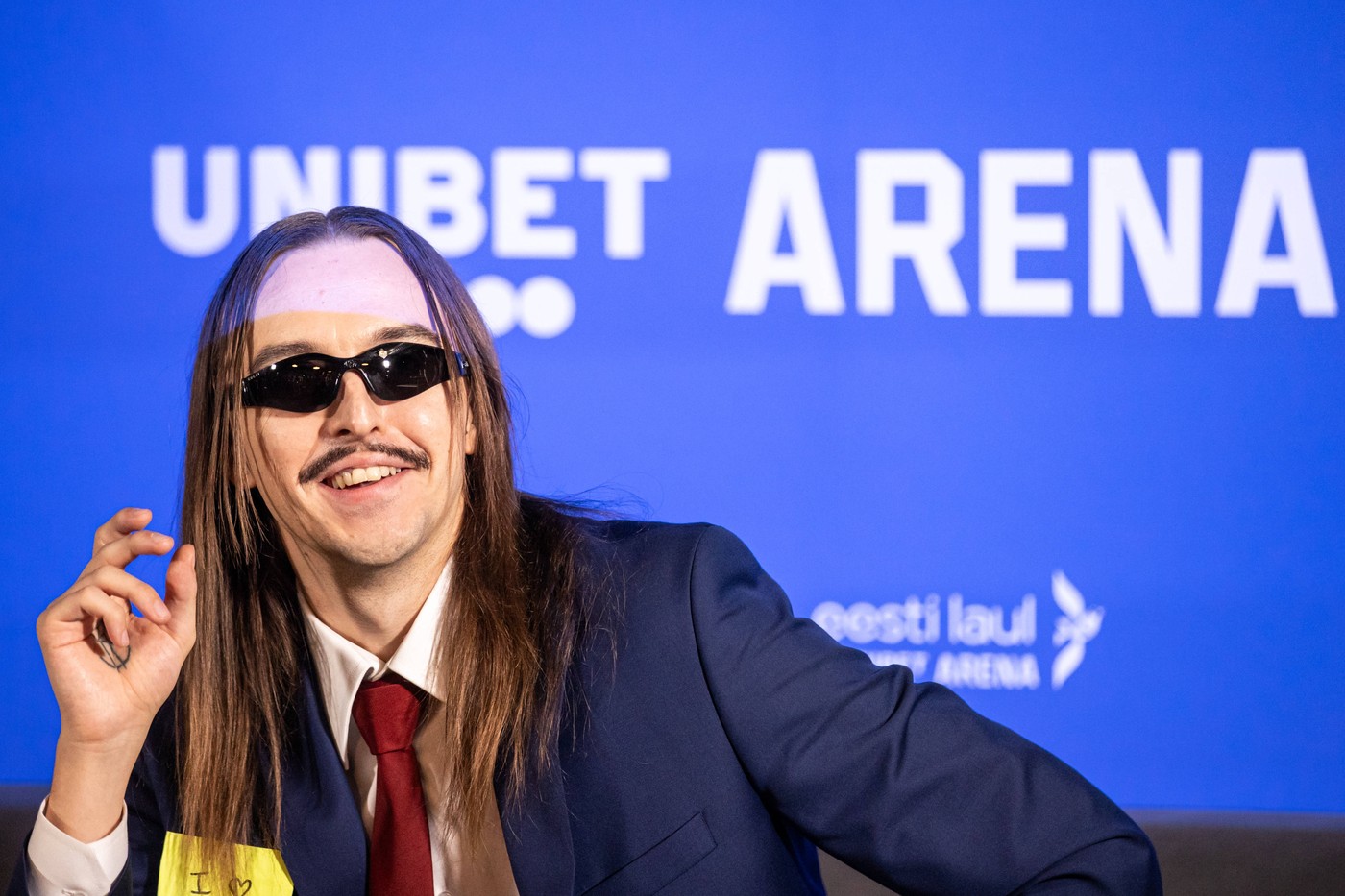„Transpir ca un mafiot”. Reprezentantul Estoniei la Eurovision 2025 stârnește furie în Italia cu piesa „Espresso Macchiato”