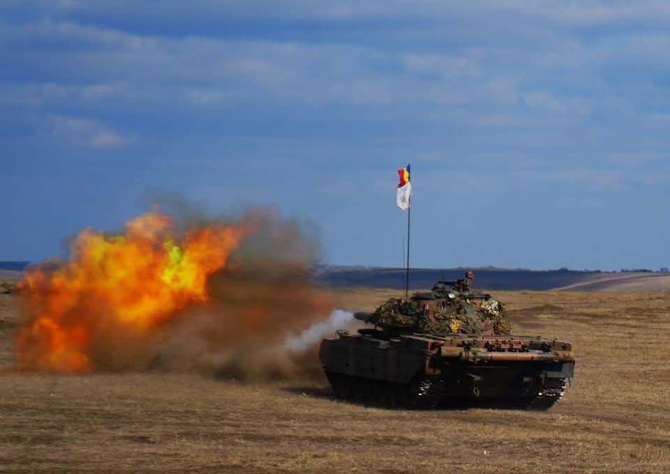 Exercițiu militar în apropierea orașului Tulcea. Armata a restricționat accesul civililor în zonă