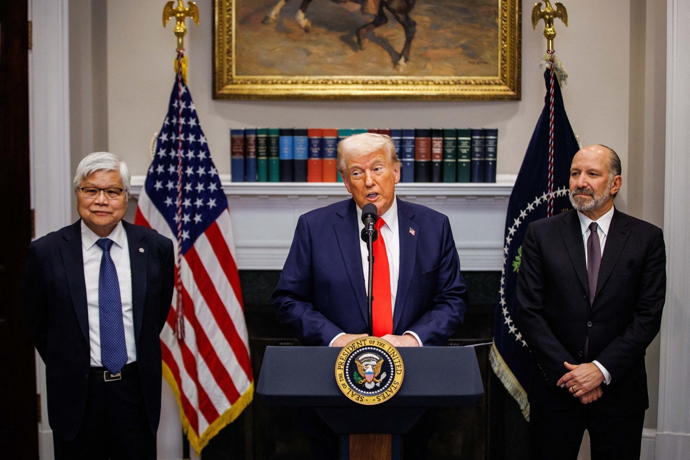 Donald Trump spune că Zelenski ar trebui să fie mai recunoscător: Le-am dat rachete Javelin. Obama le-a dat cearșafuri