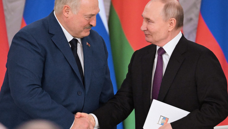 Vladimir Putin urma să fie asasinat dacă mergea în Africa de Sud. Dictatorul de la Minsk redă dialogul savuros prin care „l-a salvat”