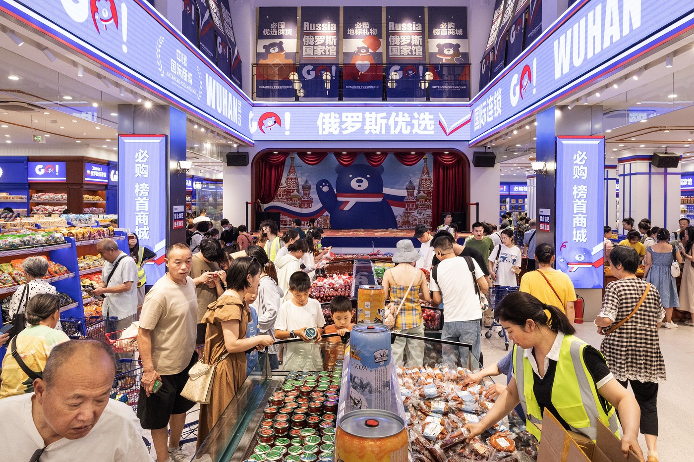 Noua modă în China: produsele „made in Russia”. Succesul schimbului comercial reiese și din falsificarea originii unor bunuri locale