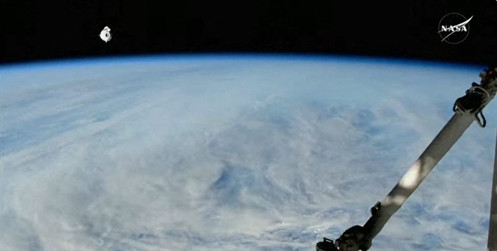 Cei patru astronauți plecați vineri de pe Terrra la  bordul capsulei Crew Dragon a SpaceX au ajuns pe Stația Spațială Internațională