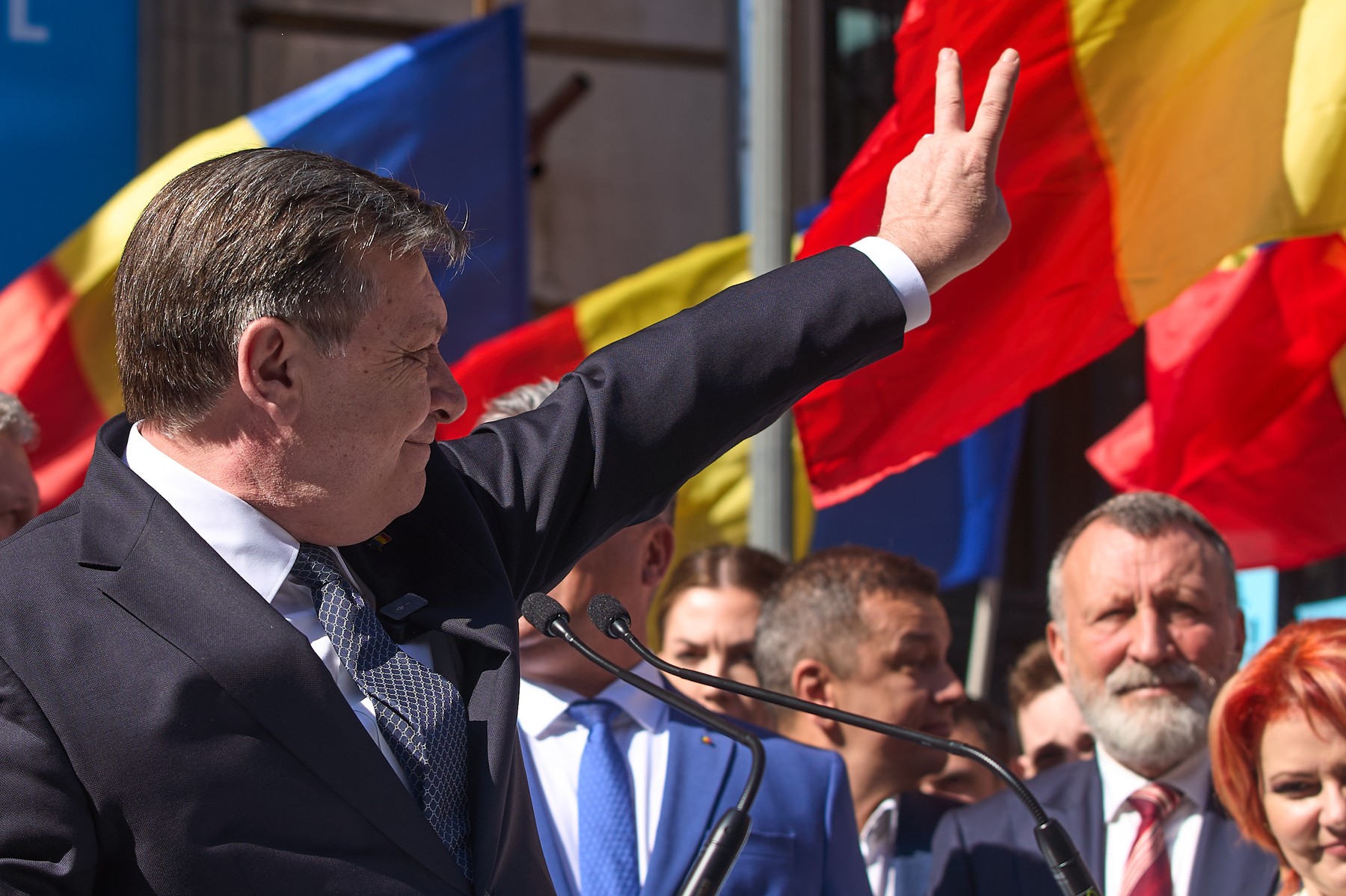 Crin Antonescu e de acord cu reducerea Parlamentului la 300 de membri. „Micșorarea va duce la creșterea importanței parlamentului”