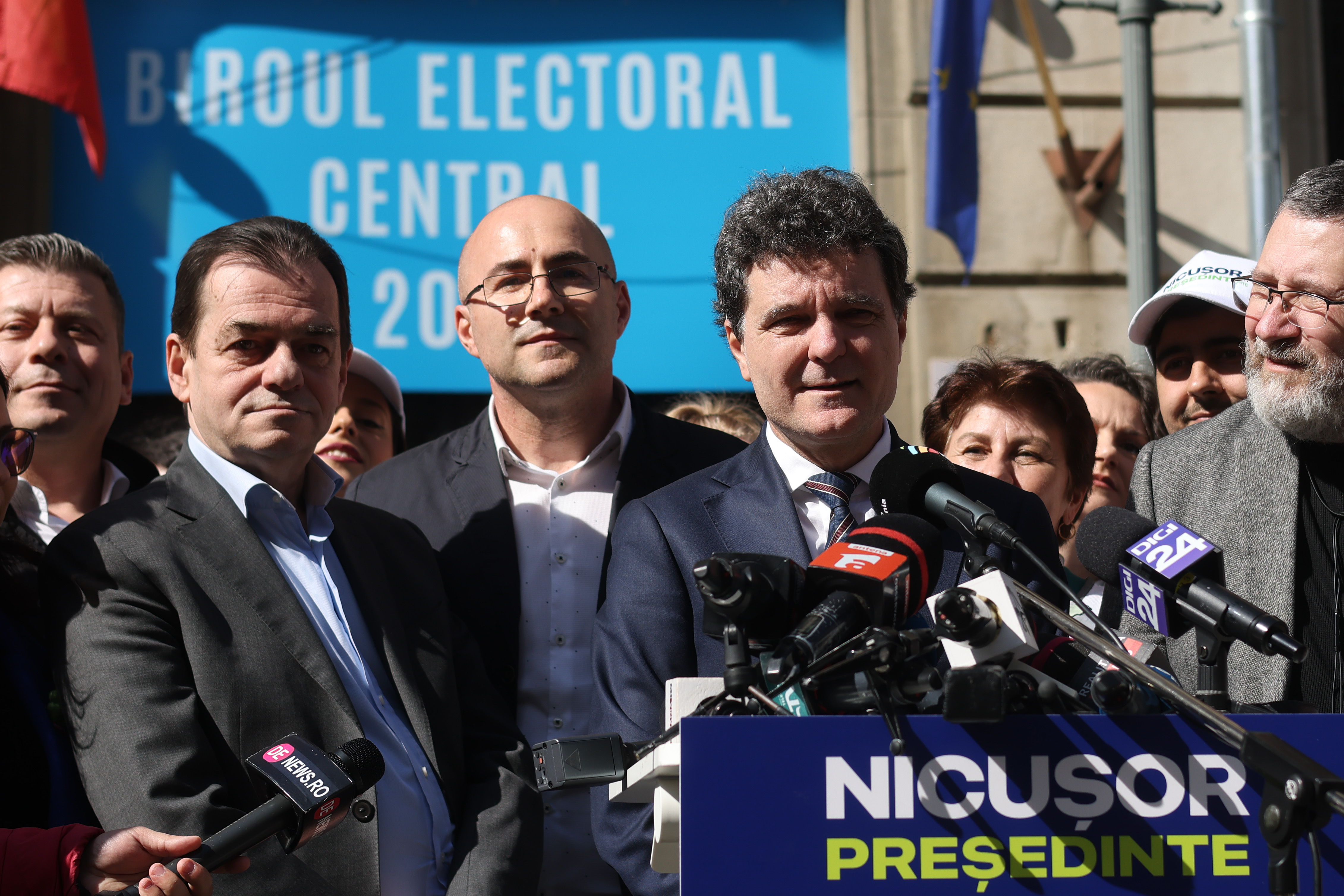 Nicușor Dan, însoțit de un fost colonel SRI în campania electorală. „Este o activitate de voluntariat”