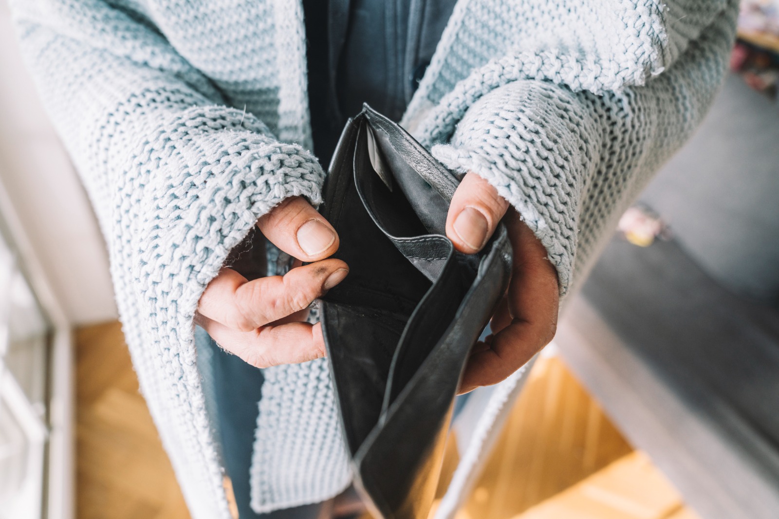 Românii, prea săraci ca să economisească. Patru din 10 recunosc că nu pun niciun ban deoparte. „E îngrijorător și deloc surprinzător”