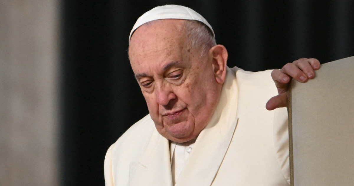 Papa Francisc nu mai are nevoie de ventilație mecanică, anunță Vaticanul