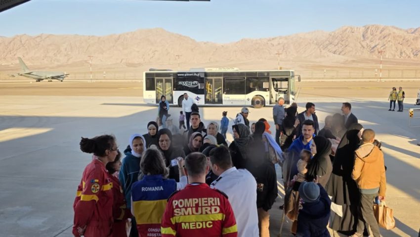 Peste 40 de cetățeni din Fâșia Gaza, aduși în România cu o aeronavă Hercules