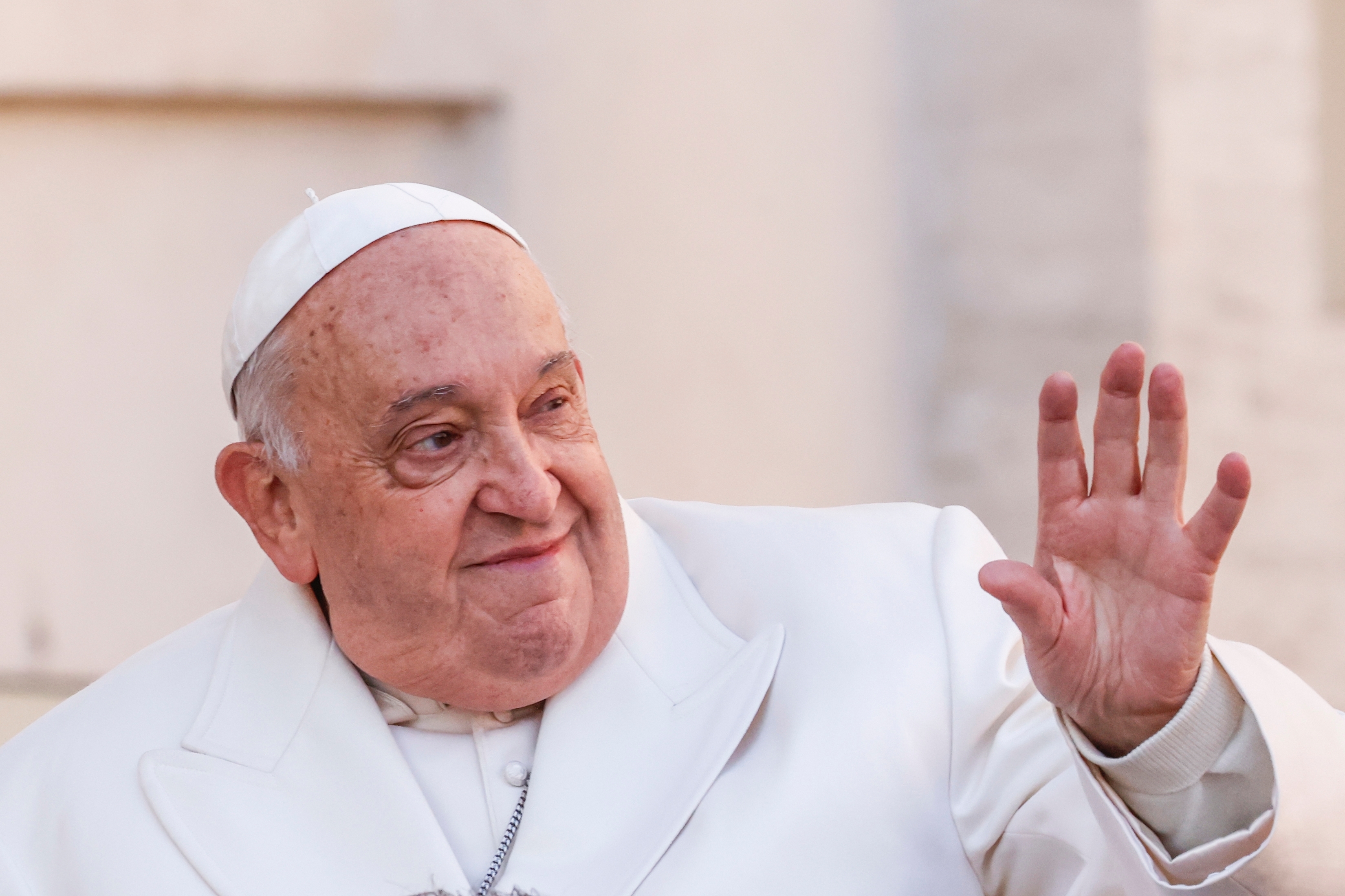 Viaţa Papei Francisc nu mai este în pericol, anunţă Vaticanul