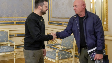 Ukrainian President Zelenskyy Meets with Senator Mark Kelly