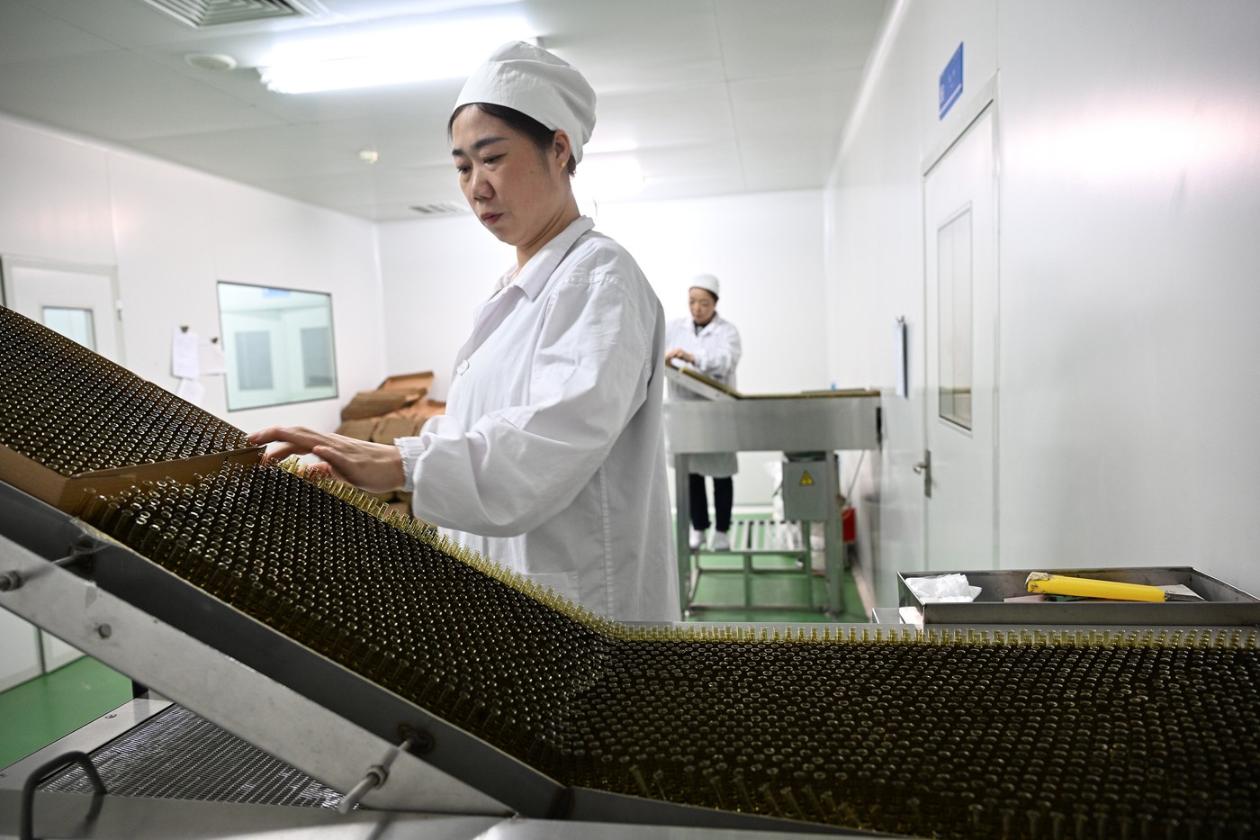 UE intenționează să stimuleze producția locală de medicamente. Se încearcă micșorarea dependenței producției de India și China