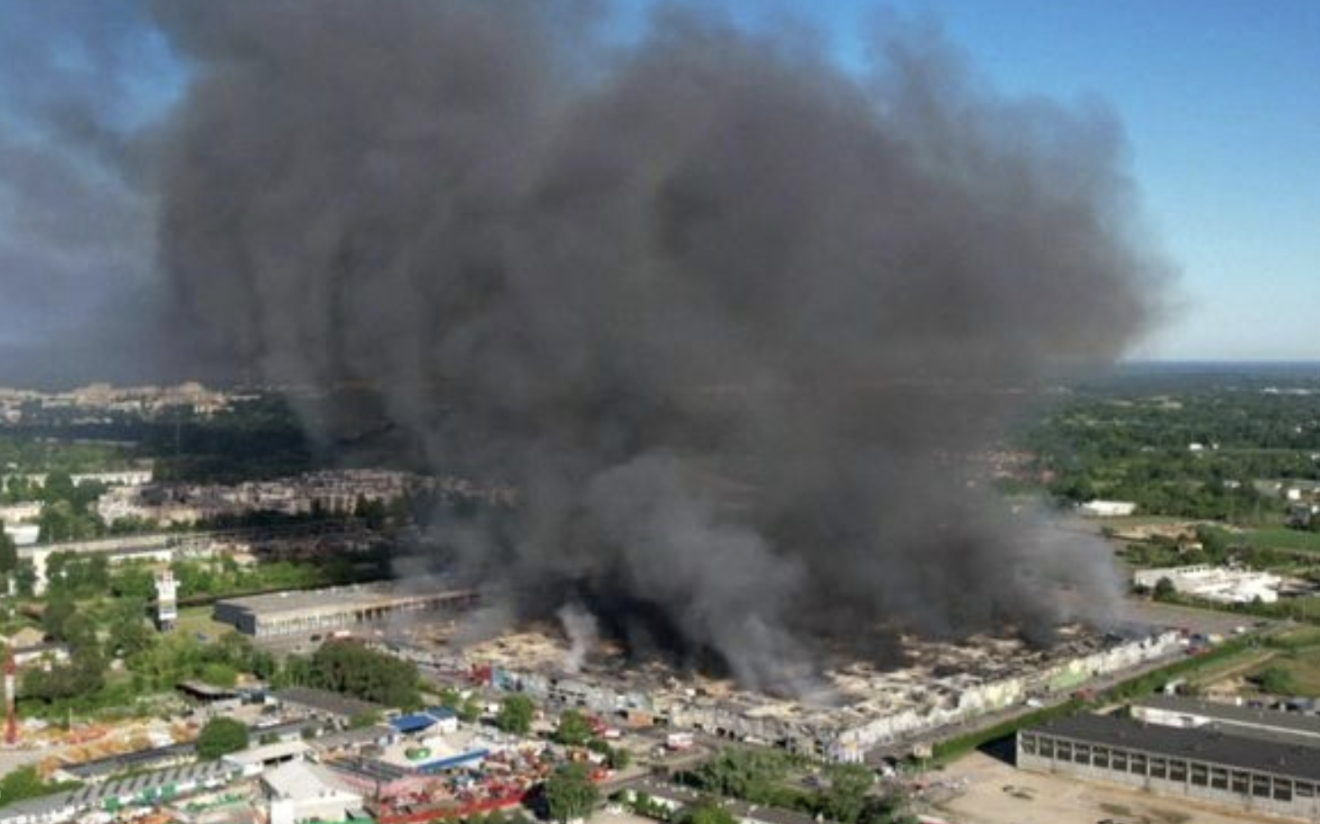 Un spion rus a pozat în refugiat bielorus și a dat foc unui centru comercial din Varșovia, acuză procurorii polonezi