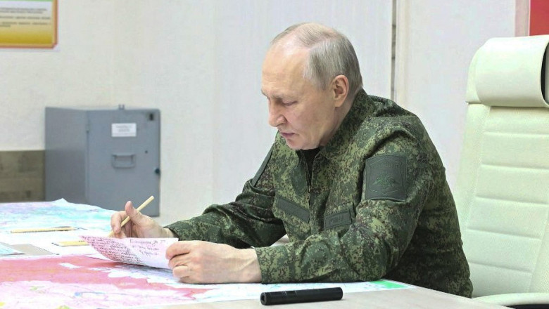 Elicopterul lui Putin ar fi fost prins într-un atac cu drone ucrainene în timpul vizitei sale la Kursk, potrivit unui comandant rus