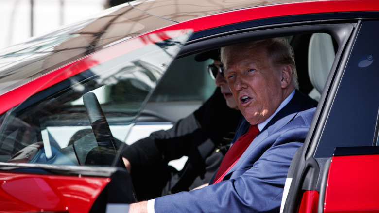 Donald Trump în Tesla
