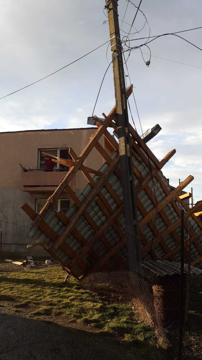 poza casa distrusa de vant sursa isu cluj 130324 (2)