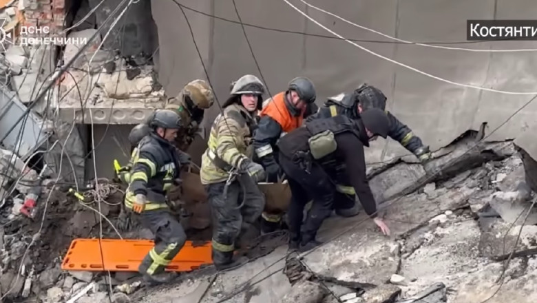 Salvare femeie bombardament