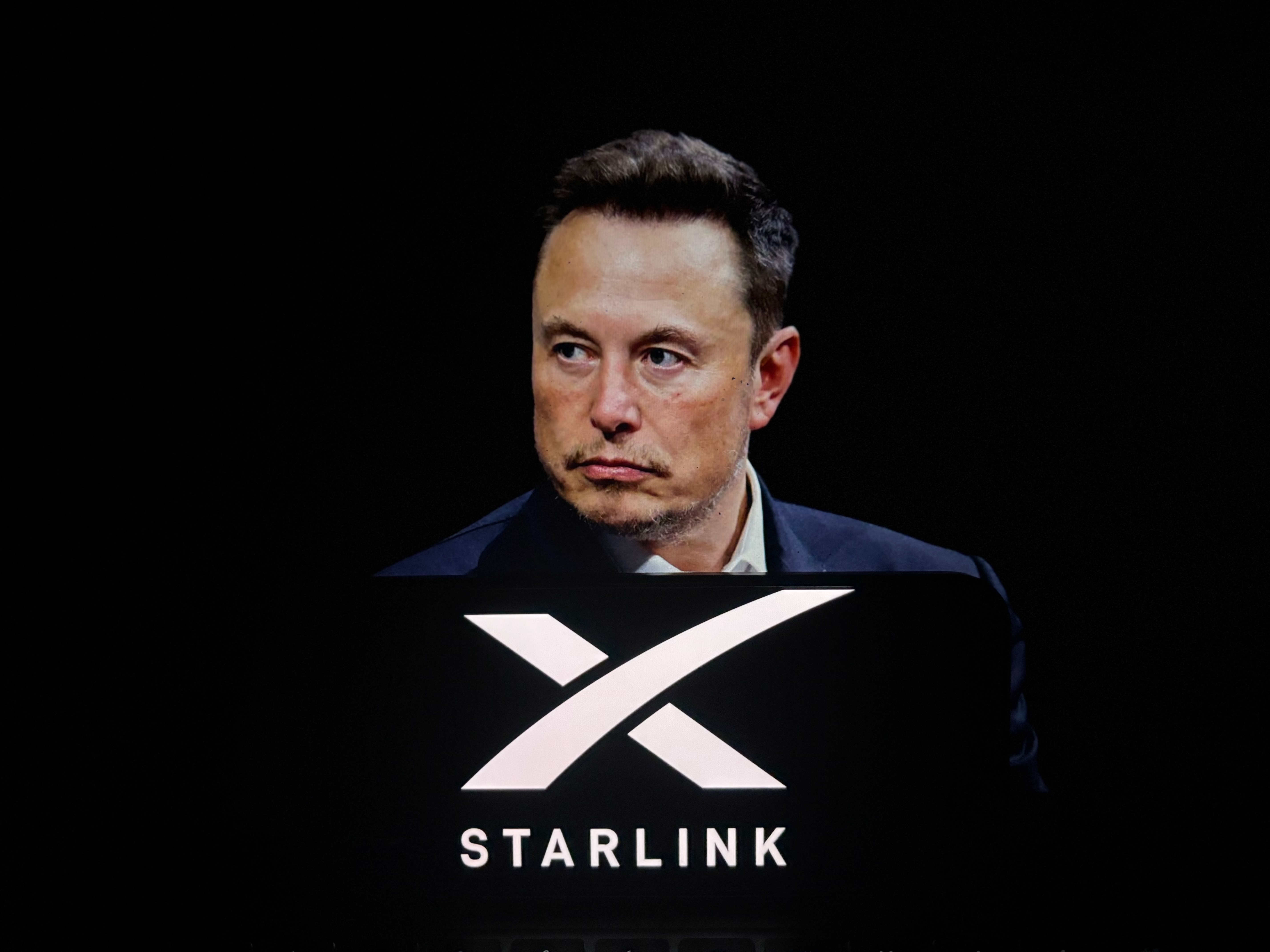 ANCOM răspunde acuzațiilor lui Musk privind cenzura și dezvăluie detalii despre testele Starlink în România: „Ne datorează mai mult”