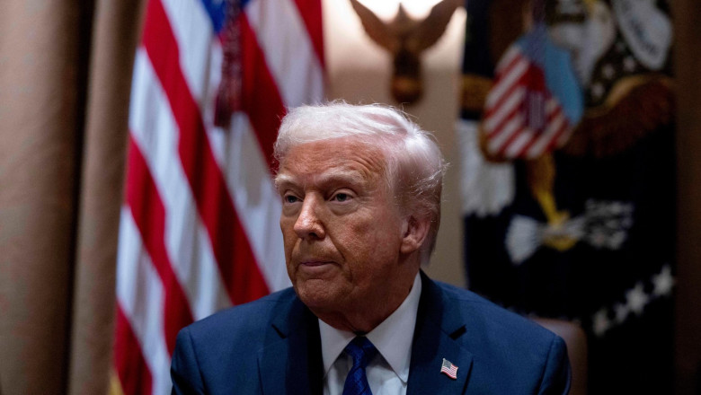 d trump cu steagul sua in spate