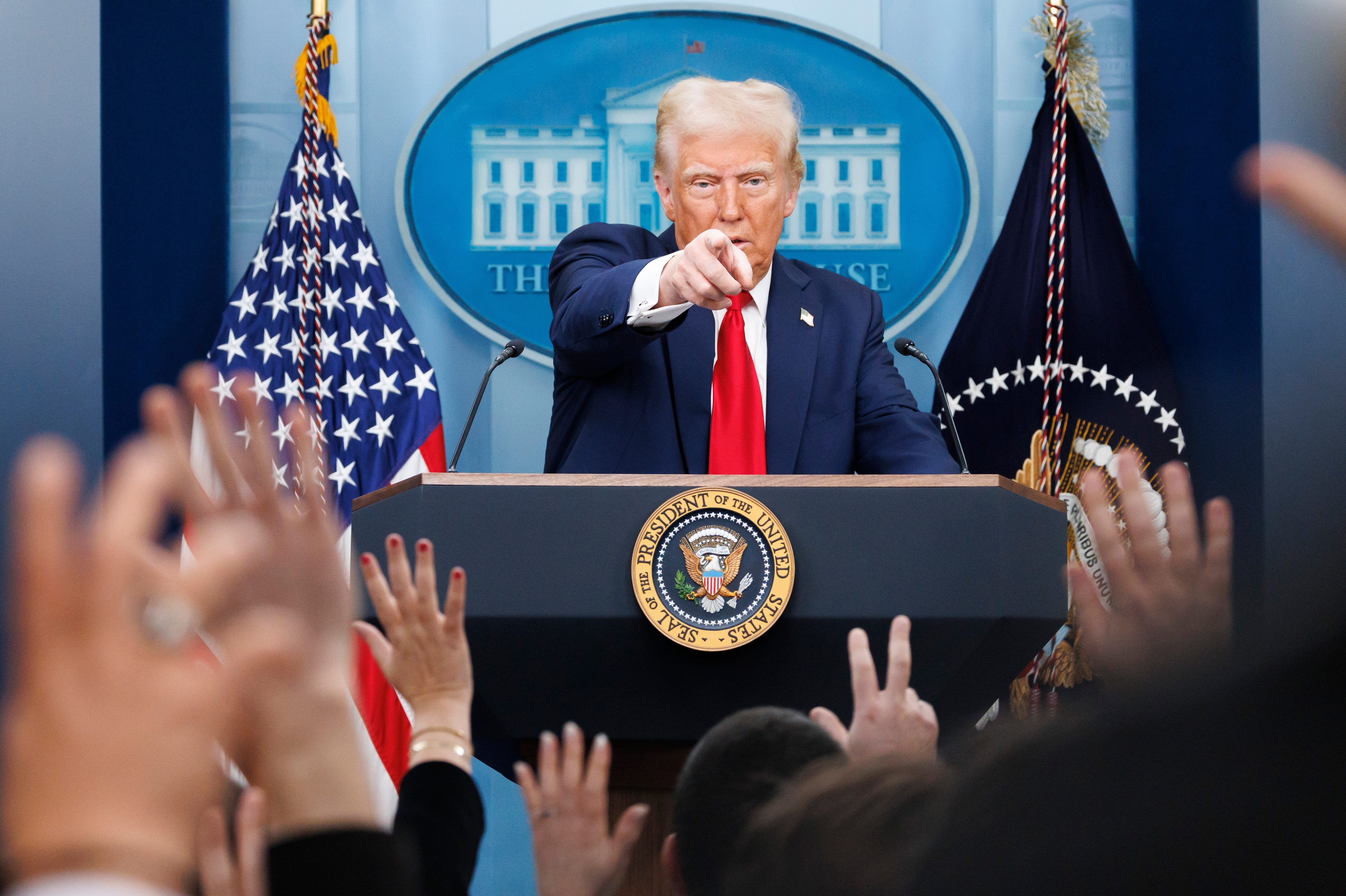 Trump atacă presa tradițională americană: „Ar fi o onoare pentru mine să îi pun capăt”. Ce spune despre redactorul-șef al The Atlantic