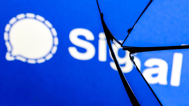 Logo of the Signal encrypted instant messaging service